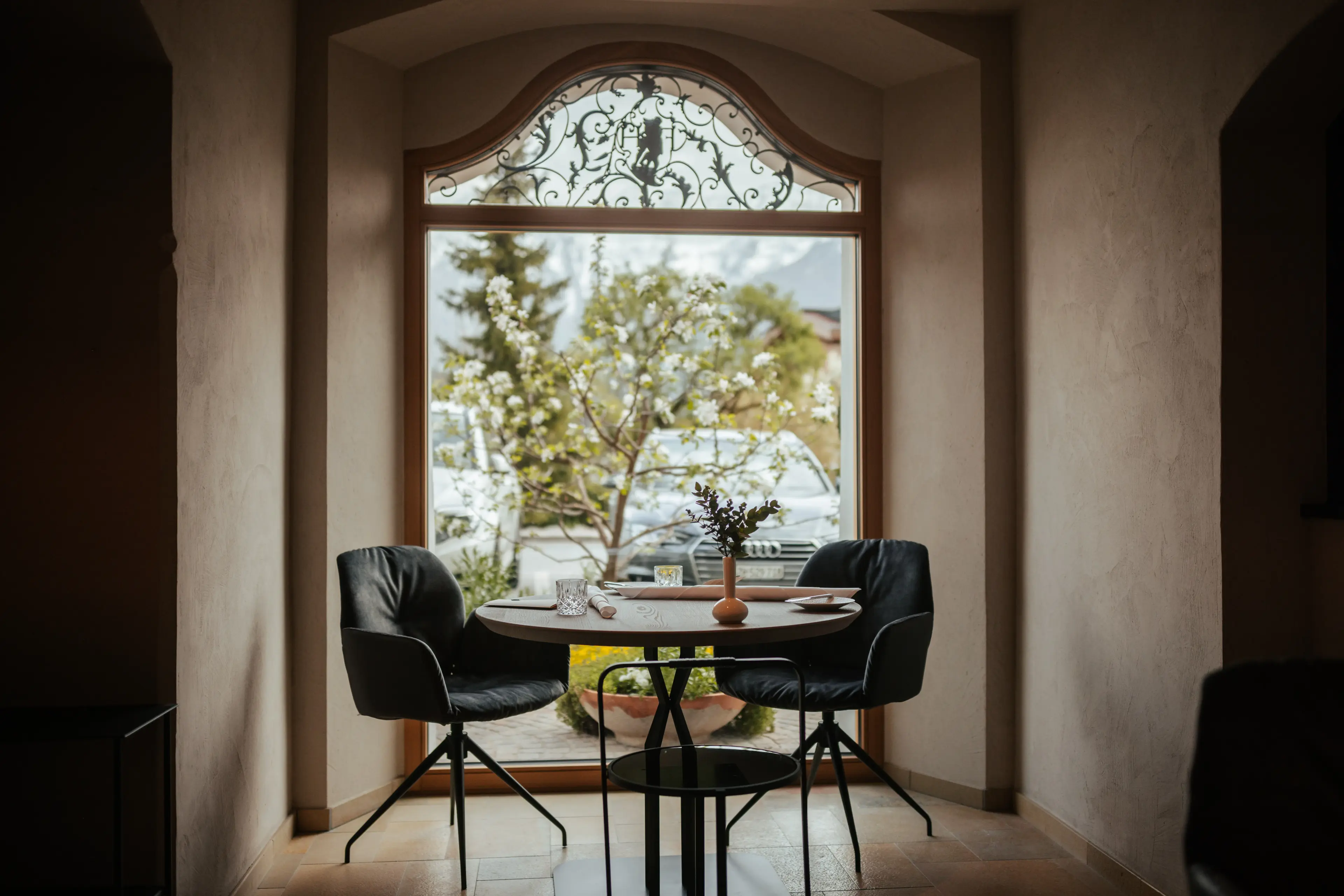 Eingangsbereich des Restaurant 141 mit stimmungsvoller Beleuchtung
