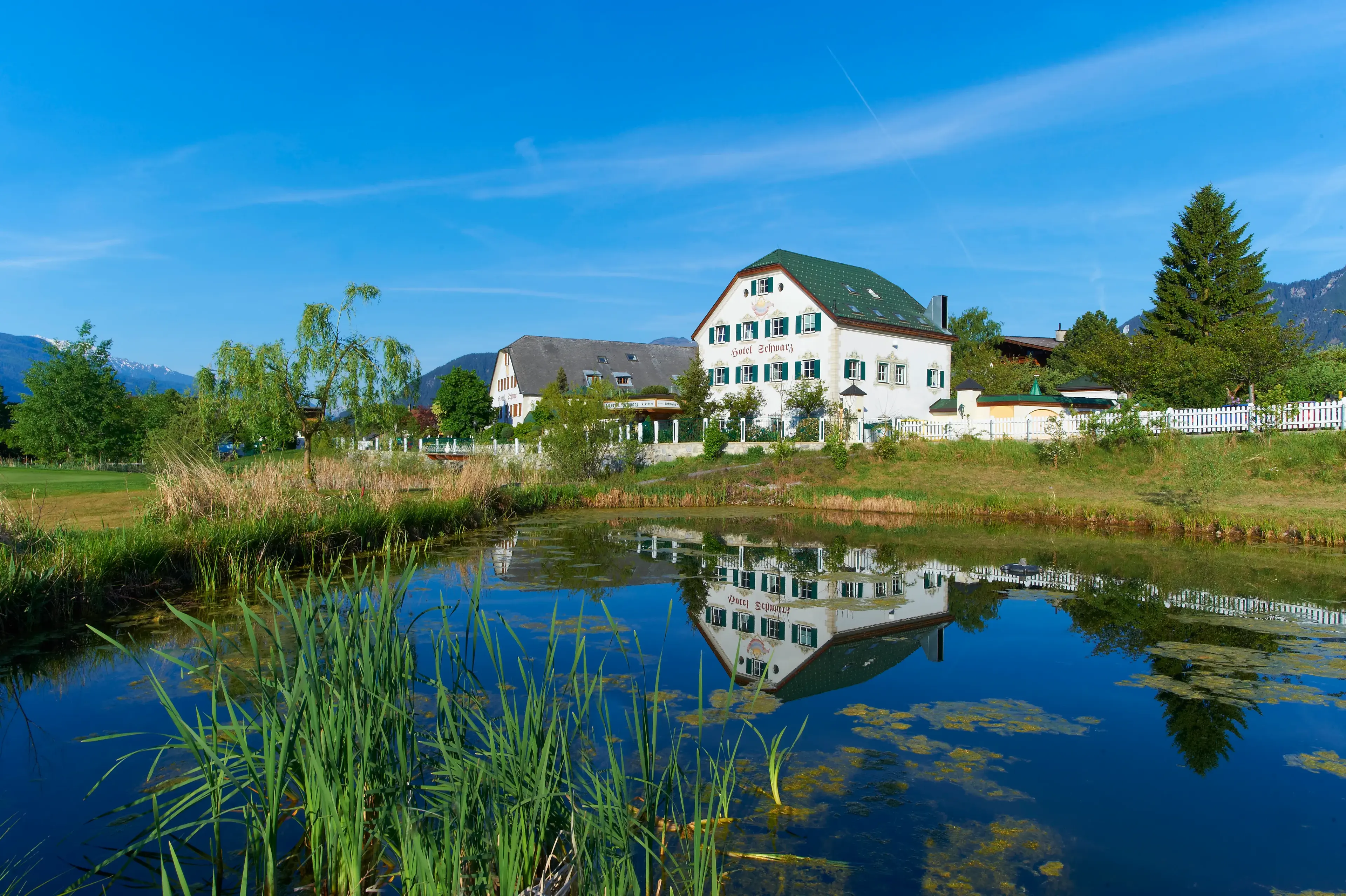 Das Alpenresort Schwarz im Jahr 2002 mit Golfplatz